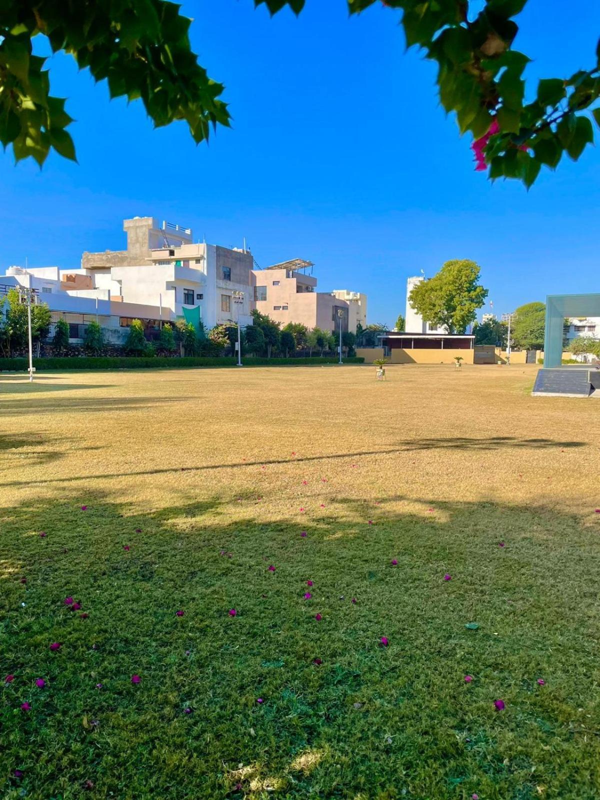 Vrindavan Greens Resort Udaipur Extérieur photo